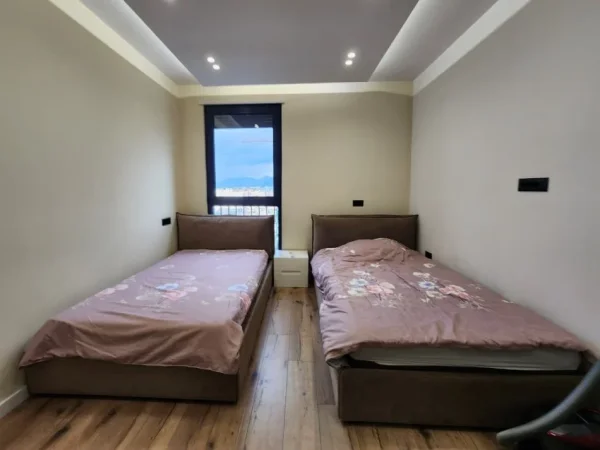 ME QIRA; Super apartament  2+1+2 wc+ 1 Poste parkimi (📍Parku Olimpike - Kompleksi Dinamo )  || 105 m2  1300 €/Muaj || ( përfshirë dhe parkimin)