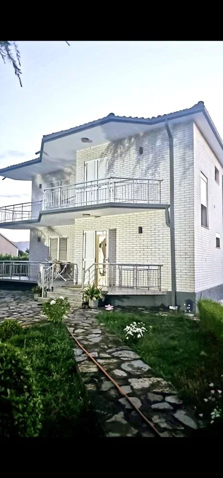 Shkoder, shitet apartament 4+1+Ballkon Kati 2, 280.000 € 