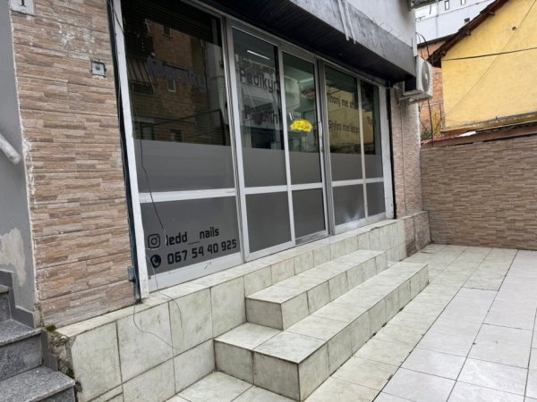 Tirane, jap me qera ambjent biznesi Kati 0, 35 m² 340 € (tek Sheshi Willson Tirane)
