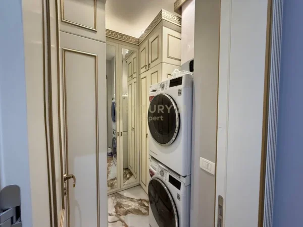 Tirane, jepet me qera apartament 3+1+Ballkon Kati 7, 145 m² (DELIOXH)