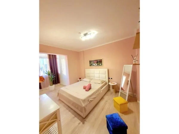 Tirane, jepet me qera apartament 1+1+Ballkon Kati 9, 60 m² (DELIOXH)