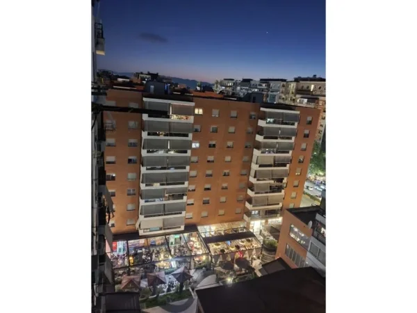 Tirane, jepet me qera apartament 1+1+Ballkon Kati 9, 60 m² (DELIOXH)
