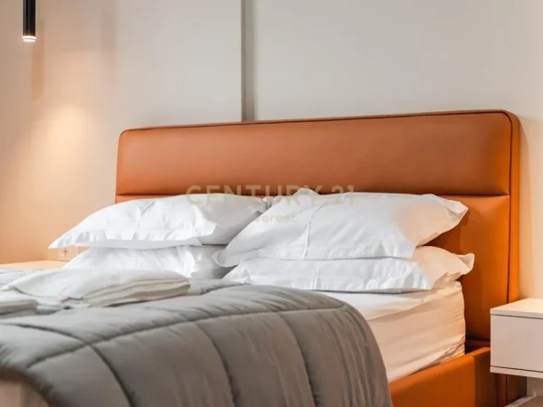 Tirane, jepet me qera apartament 1+1+Ballkon Kati 3, 80 m² 