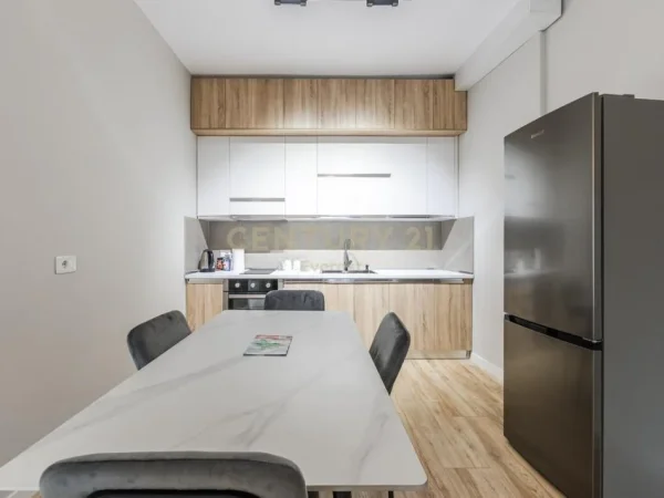 Tirane, jepet me qera apartament 1+1+Ballkon Kati 3, 80 m² 