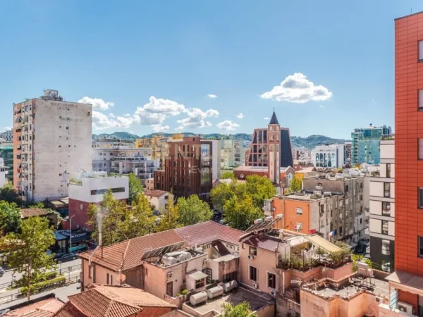 Tirane, jepet me qera apartament 1+1+Ballkon Kati 3, 80 m² 