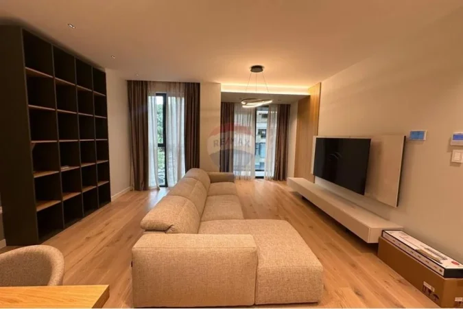 Tirane, jepet me qera apartament 2+1 , 145 m² 1.800 € 
