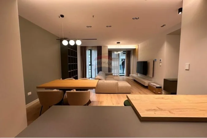 Tirane, jepet me qera apartament 2+1 , 145 m² 1.800 € 