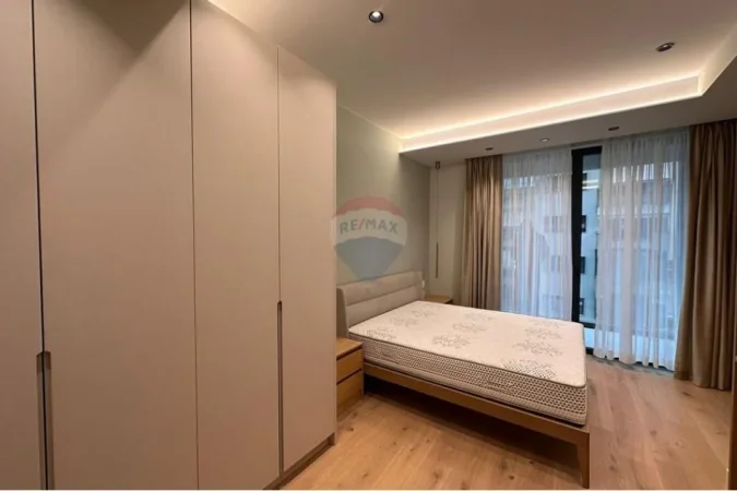 Tirane, jepet me qera apartament 2+1 , 145 m² 1.800 € 