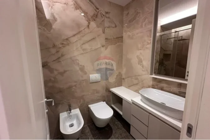 Tirane, jepet me qera apartament 2+1 , 145 m² 1.800 € 