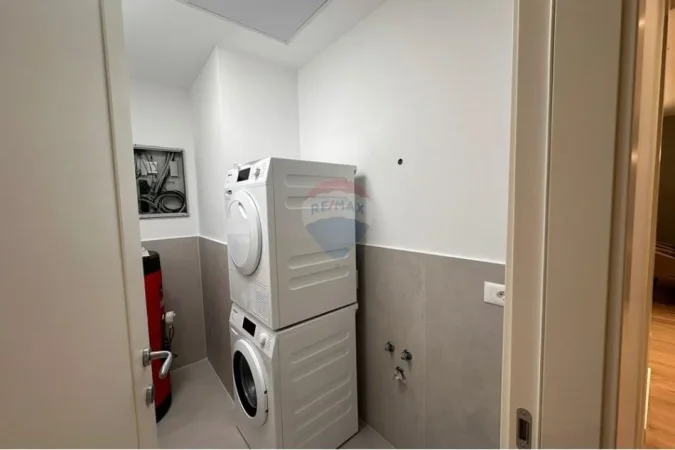 Tirane, jepet me qera apartament 2+1 , 145 m² 1.800 € 