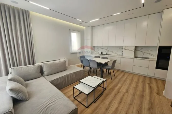 Tirane, jepet me qera apartament 3+1 , 130 m² 1.800 € 