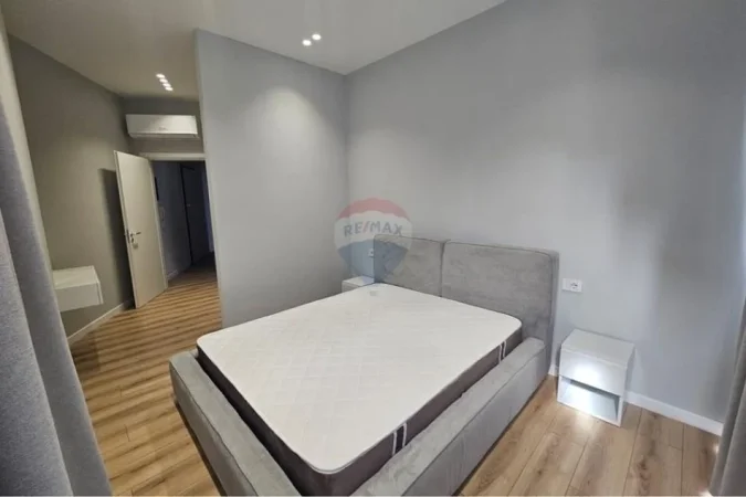 Tirane, jepet me qera apartament 3+1 , 130 m² 1.800 € 