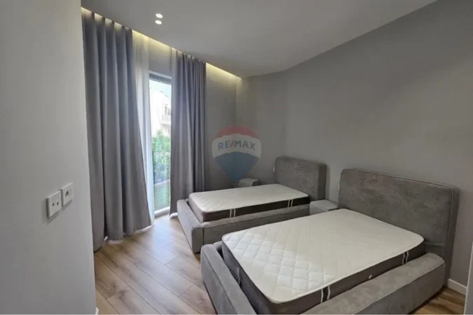 Tirane, jepet me qera apartament 3+1 , 130 m² 1.800 € 