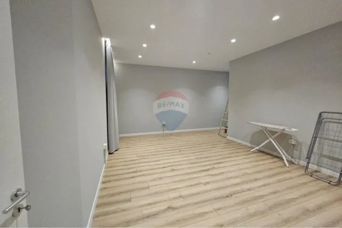 Tirane, jepet me qera apartament 3+1 , 130 m² 1.800 € 