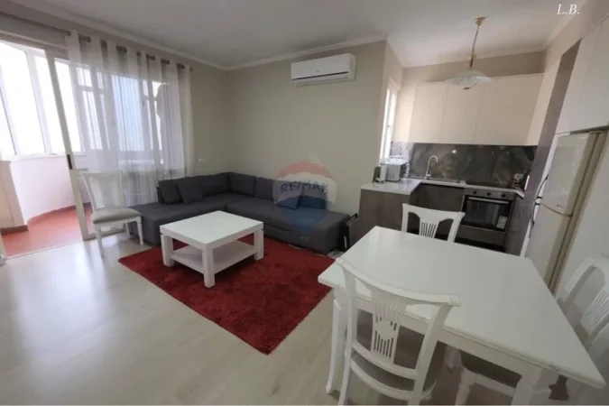 Tirane, jepet me qera apartament 1+1 , 75 m² 650 € 