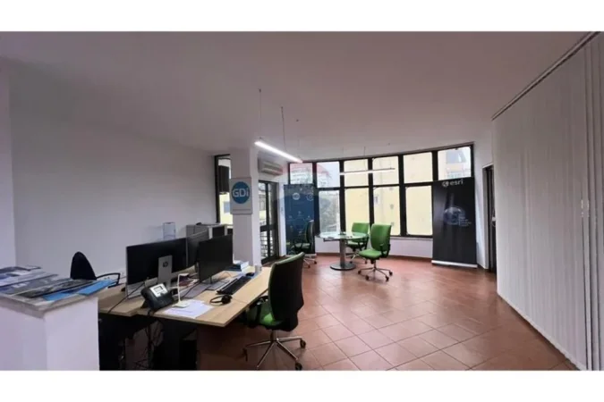 Tirane, jepet me qera 2+1+Ballkon , 115 m² 1.000 € 