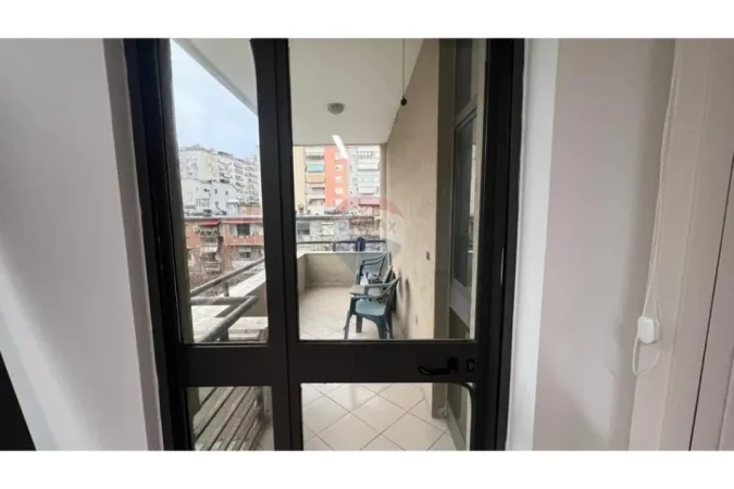 Tirane, jepet me qera 2+1+Ballkon , 115 m² 1.000 € 