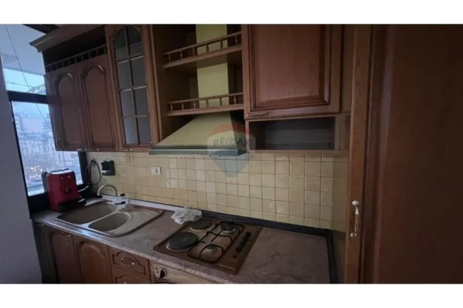 Tirane, jepet me qera 2+1+Ballkon , 115 m² 1.000 € 