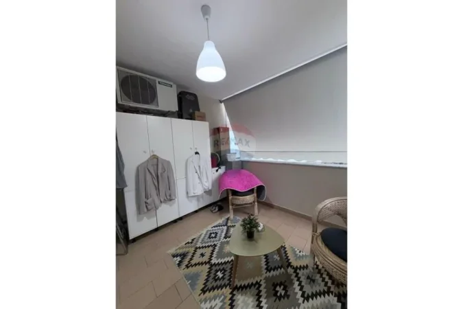 Tirane, jepet me qera apartament 2+1 , 120 m² 800 € 