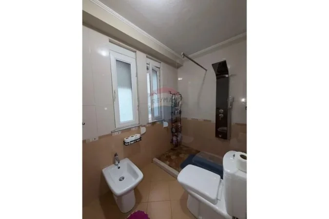 Tirane, jepet me qera apartament 2+1 , 120 m² 800 € 