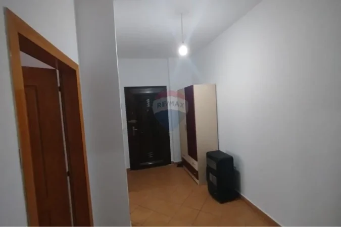 Tirane, jepet me qera 2+1 , 86 m² 550 € (Laprakë)