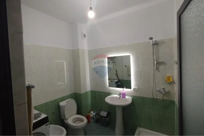Tirane, jepet me qera 2+1 , 86 m² 550 € (Laprakë)