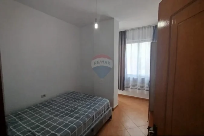 Tirane, jepet me qera 2+1 , 86 m² 550 € (Laprakë)