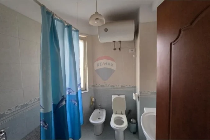 Tirane, jepet me qera apartament 3+1 , 112 m² 700 € 