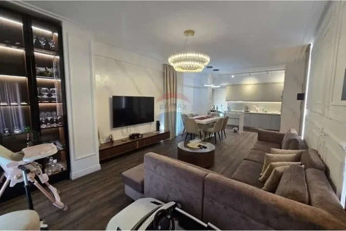 Tirane, jepet me qera apartament 3+1 , 135 m² 1.501 € 