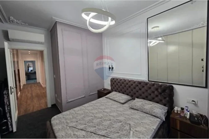 Tirane, jepet me qera apartament 3+1 , 135 m² 1.501 € 
