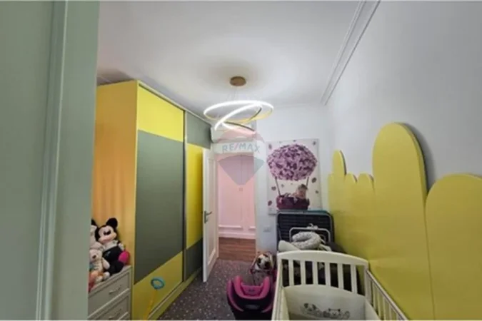 Tirane, jepet me qera apartament 3+1 , 135 m² 1.501 € 