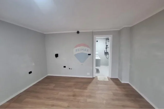 Tirane, jepet me qera apartament 1+1 , 65 m² 550 € 