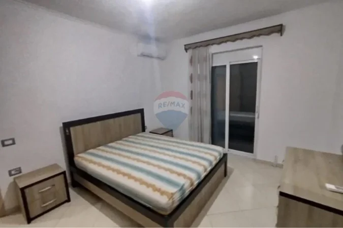 Tirane, jepet me qera 2+1 , 80 m² 600 € 