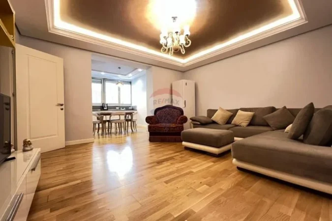 Tirane, jepet me qera apartament 2+1 , 97 m² 1.000 € (Blv Zogu I Pare)