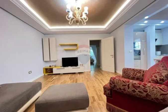 Tirane, jepet me qera apartament 2+1 , 97 m² 1.000 € (Blv Zogu I Pare)