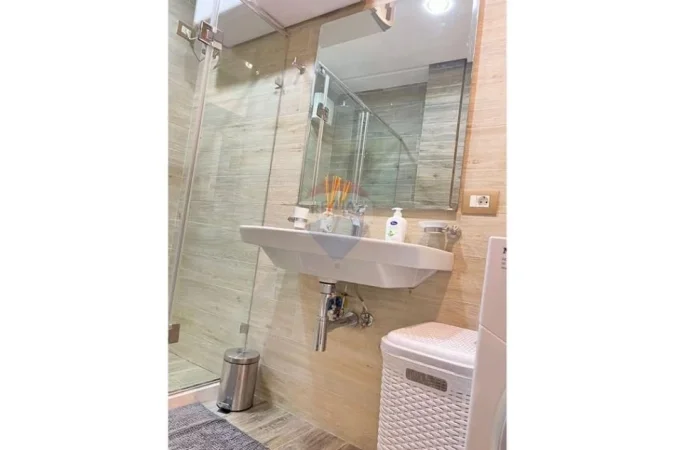Tirane, jepet me qera apartament 2+1 , 97 m² 1.000 € (Blv Zogu I Pare)
