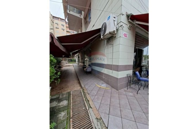 Tirane, jepet me qera , 1.900 m² 2.800 € 