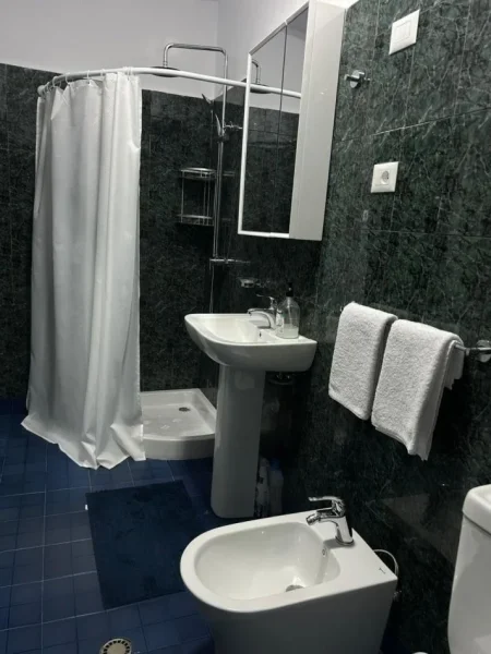 Tirane, jepet me qera apartament 2+1+parkim Kati 1, 60 m² 850 € (Sofra e Ariut ,Rruga e Elbasanit)