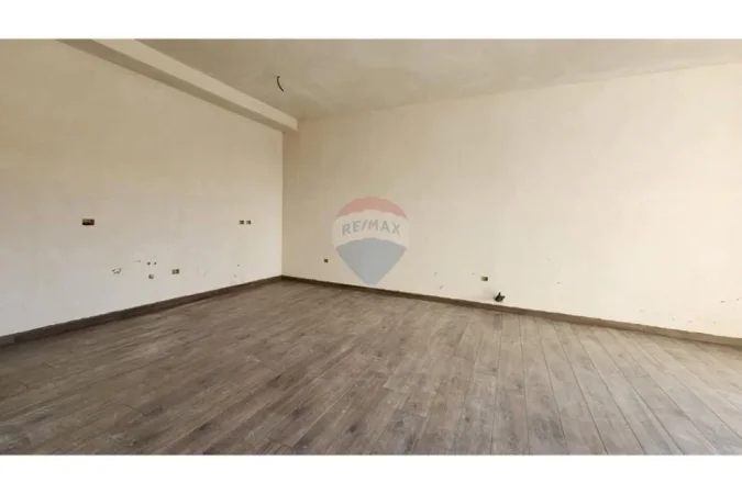 Tirane, shitet apartament 3+1 , 140 m² 371.000 € 