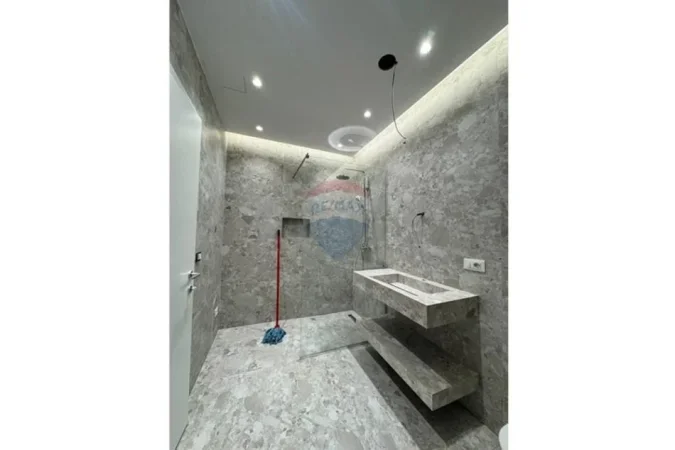 Tirane, shes apartament 2+1 , 122 m² 243.001 € (Rr.Elbasanit)