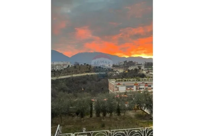 Tirane, shitet apartament 3+1 , 241 m² 335.000 € 