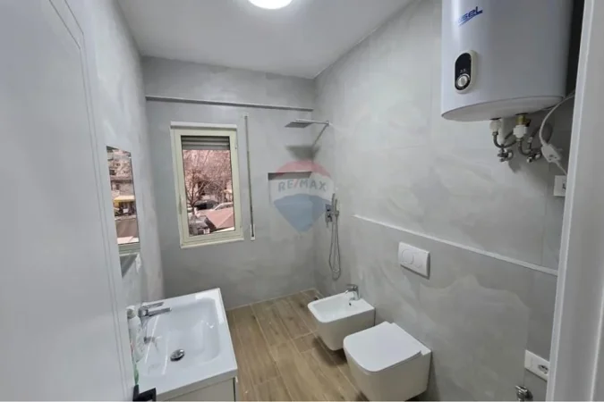 Tirane, shitet apartament 2+1+Ballkon , 95 m² 190.000 € 