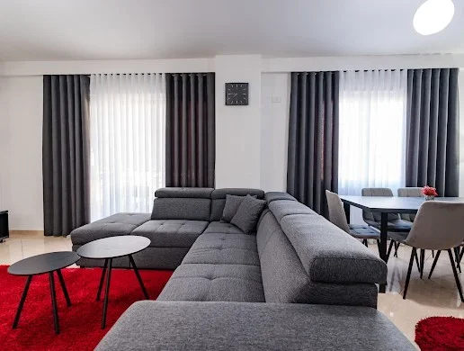 Tirane, jepet me qera apartament 2+1+Ballkon Kati 3, 105 m² 750 € (RR. JORDAN MISJA)