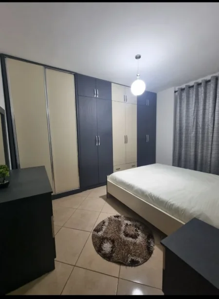 Tirane, jepet me qera apartament 2+1+Ballkon Kati 3, 105 m² 750 € (RR. JORDAN MISJA)