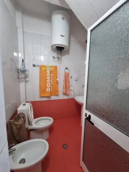 Tirane, jepet me qera apartament 2+1 Kati 2, 85 m² 600 € (Hotel Mondial 21 Dhjetori)