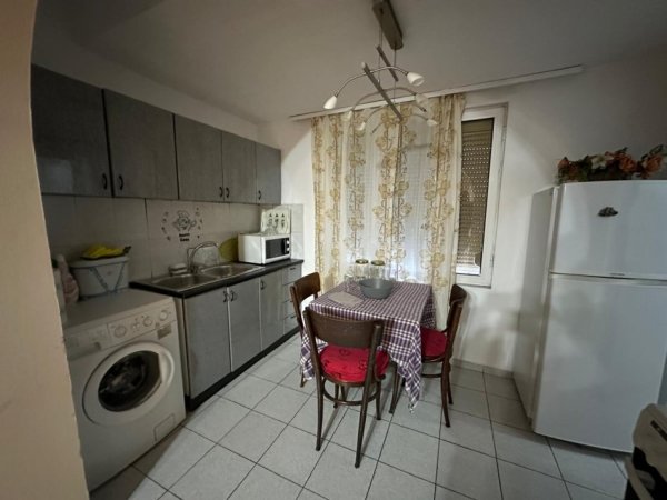 Tirane, jepet me qera apartament 2+1+Ballkon Kati 2, 80 m² 500 € (Myslym Shyri)