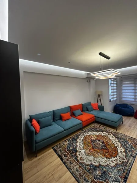 Tirane, jepet me qera apartament 2+1+Ballkon Kati 2, 120 m² 1.000 € (21 Dhjetori)