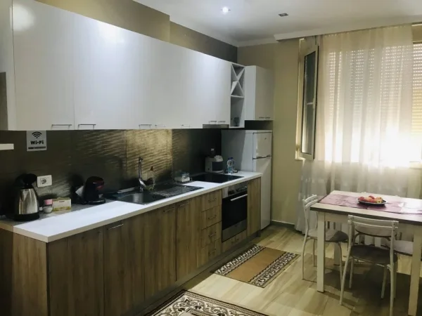 Elbasan, jepet me qera nga Pronari, pa-komision apartament 2+1+Ballkon Kati 8, 80 m² 360 €