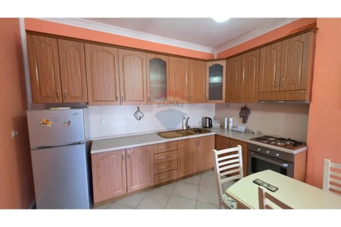 Vlore, shitet apartament 2+1 Kati 5, 88 m² 107.000 € (Rruga Enver Jaho, pran Universitetit Reald, Vlore)