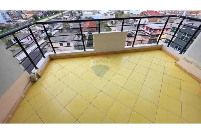 Vlore, shitet apartament 2+1 Kati 5, 88 m² 107.000 € (Rruga Enver Jaho, pran Universitetit Reald, Vlore)